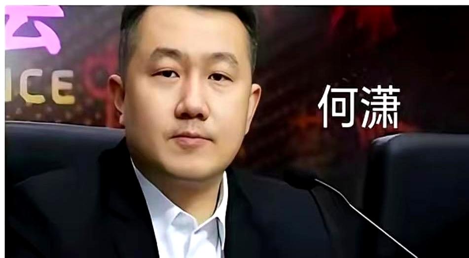 颁奖礼上，何潇给王曼昱挂完牌子，扭头就走，佐藤瞳那手刚抬起来，悬在半空，又缩回去