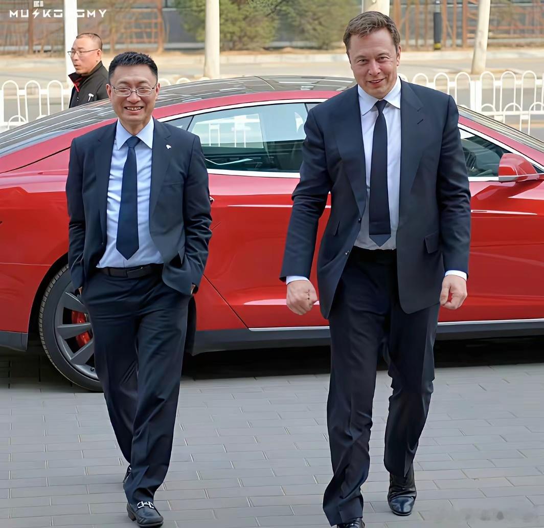 特斯拉CEO马斯克给高级副总裁朱晓彤奖励52万股期权，行权价格435.8美元。按