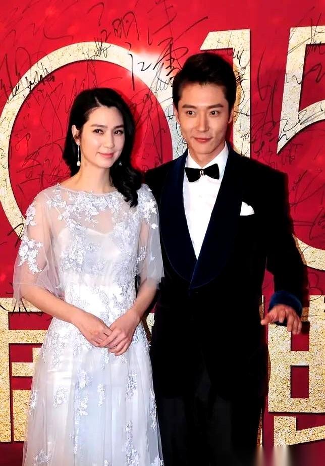 提起娱乐圈里那些遭遇背叛的婚姻，看客们总在等一句声泪俱下的控诉，或者一张盖着钢印
