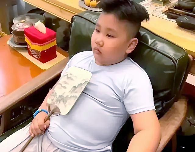 郭德纲的小儿子郭汾阳怕是堕落了！被扒出各种“纨绔”行径，和哥哥郭麒麟的谦逊形象形