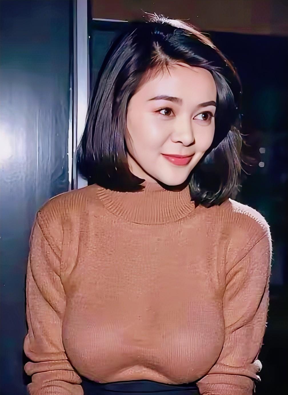 红袖添香夜，月色入眉梢。