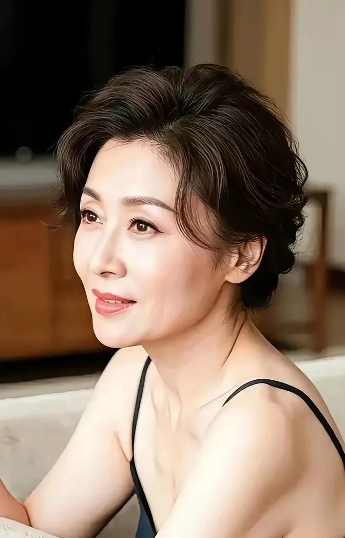 我发现一个现象，离婚后的中年女人，如不是生活所迫，一般都不会再嫁了。长期自给