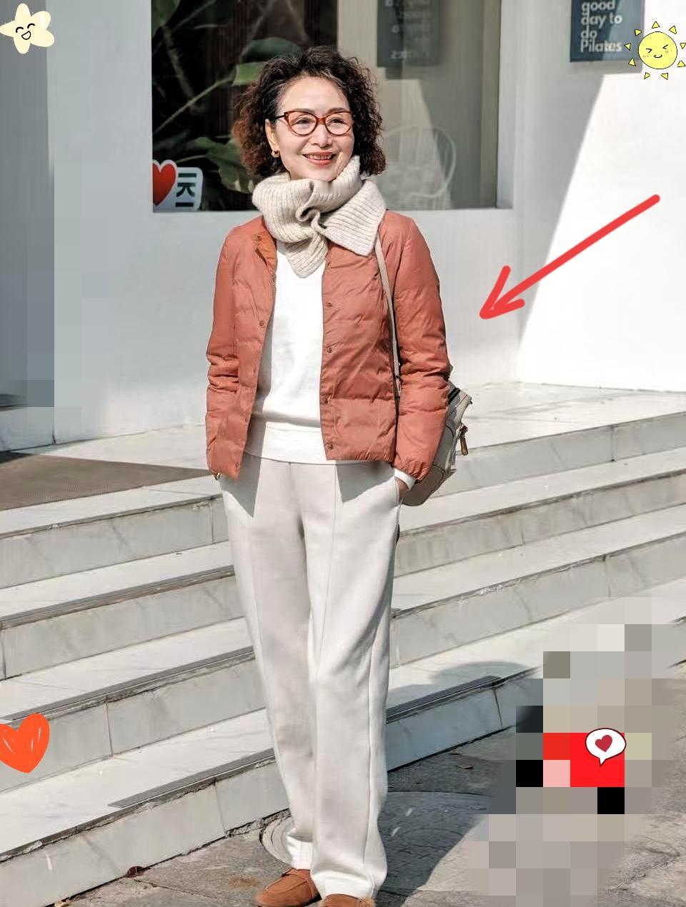 瞧，70岁的婆婆又穿着新衣美美出门啦，可公公却吐槽她打扮得像“小妖精”，丢人