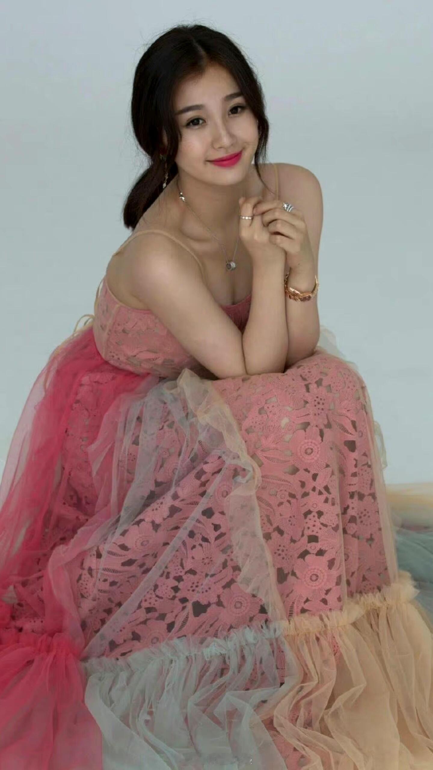 虞书欣早期生图，看着挺青涩！