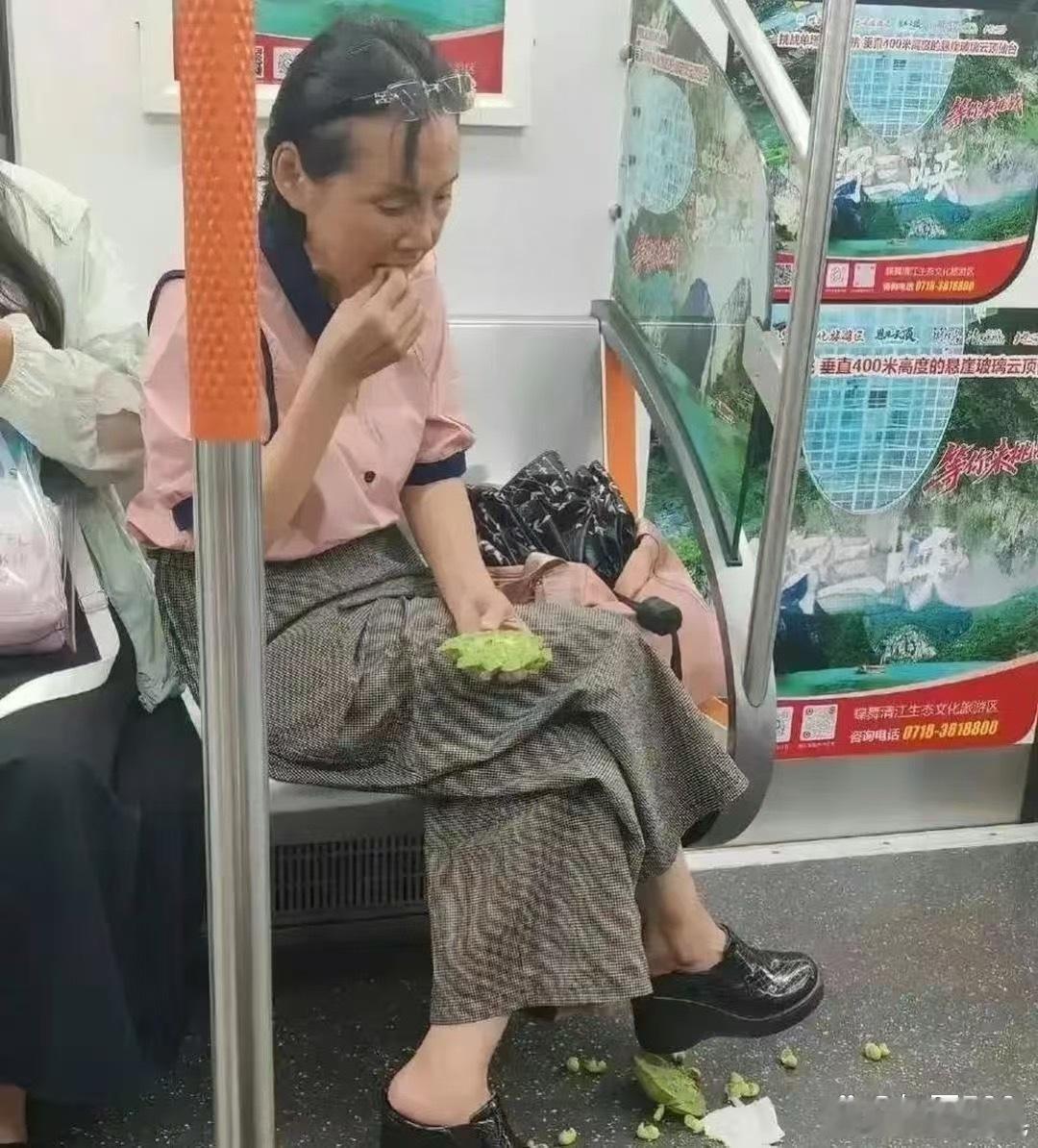 她是怎么做到这么淡定，脸不红的呢？