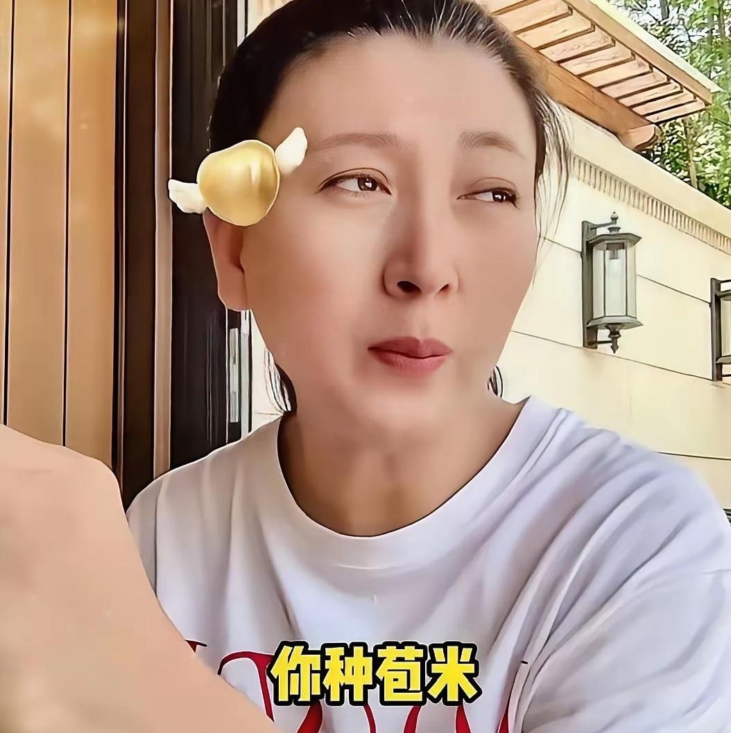 赵本山徒弟闫学晶又翻车了？这哪是情商低！别再扯什么情商低了。闫学晶的根本问