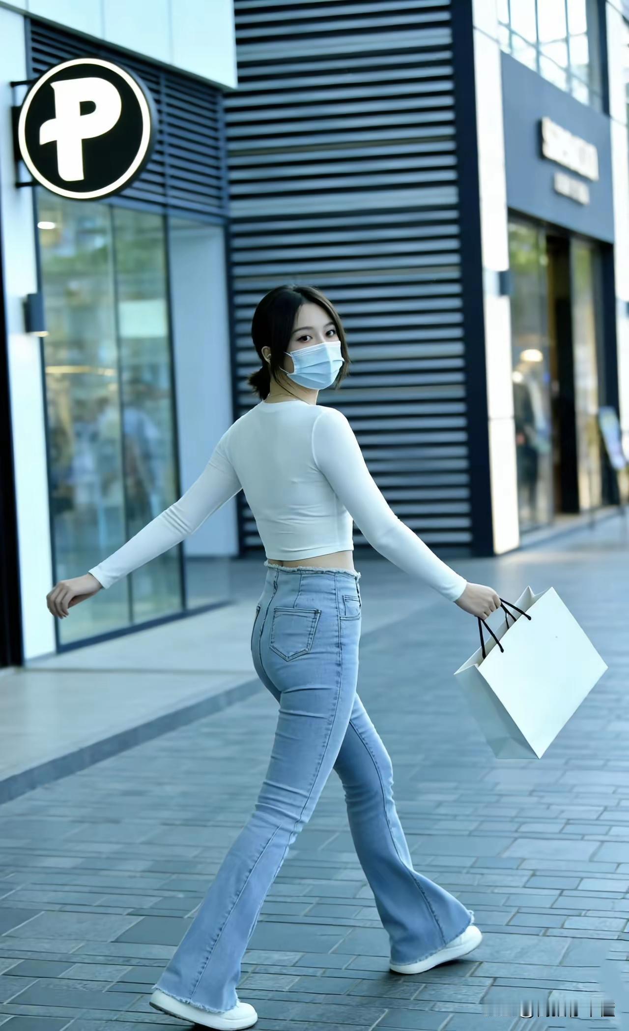 女生怎么穿紧身裤才好看