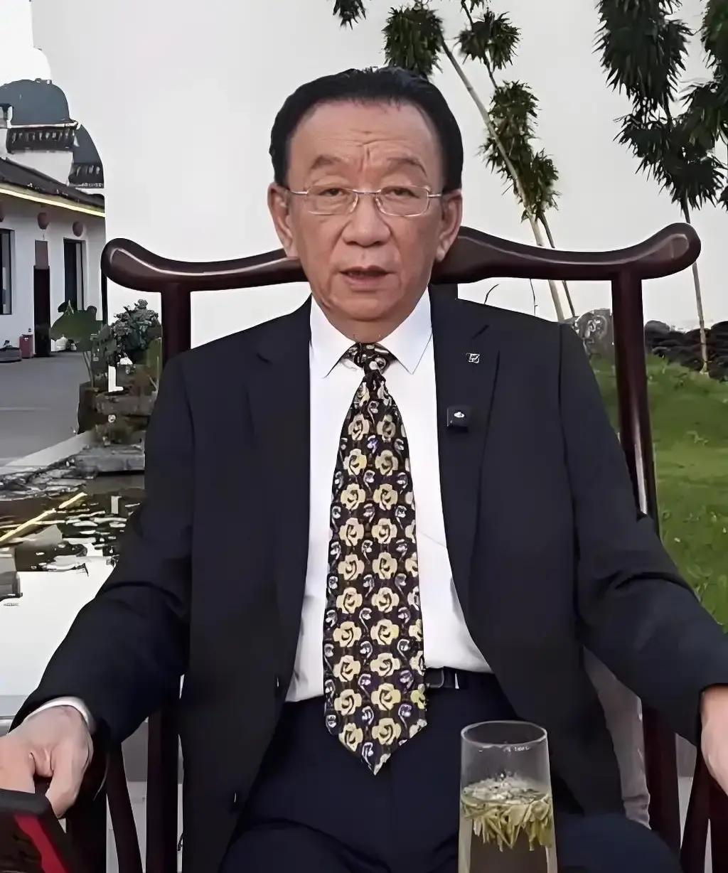 侯耀华一句话把俩人拎出来比，听着像翻旧账，其实戳的是德云社的用人逻辑。栾云