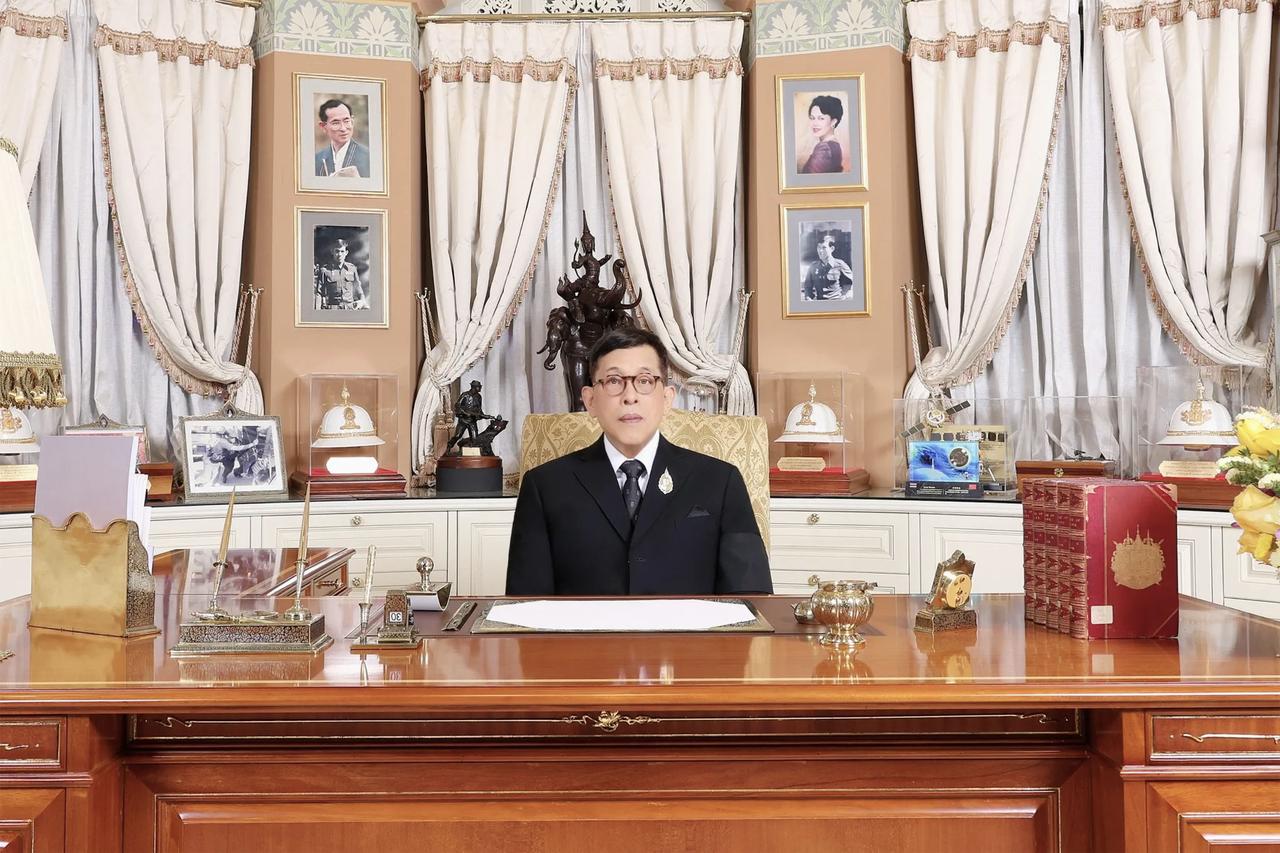 看完玛哈国王的新年致辞，我悟了:别看他坐拥金山银山，他比谁都焦虑。真