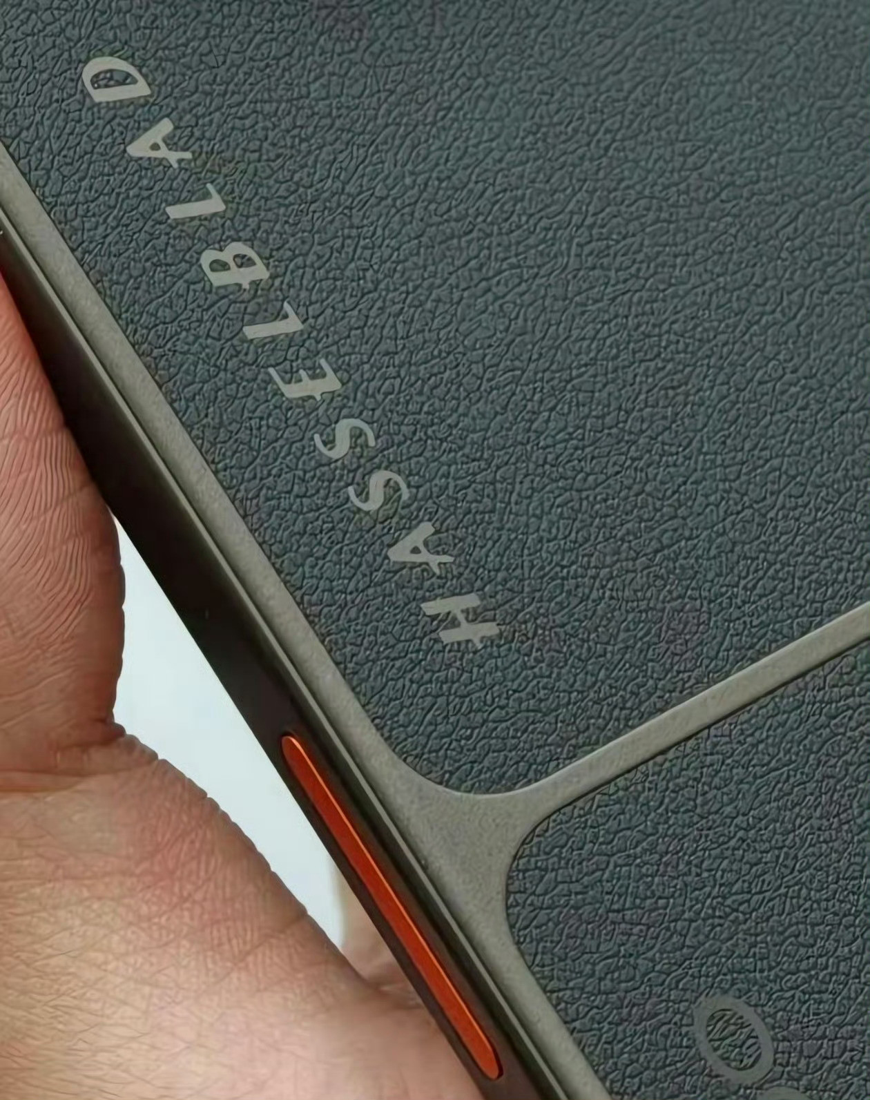 OPPOFindX9Ultra真机？如果是真的貌似真的还挺不错的，质感