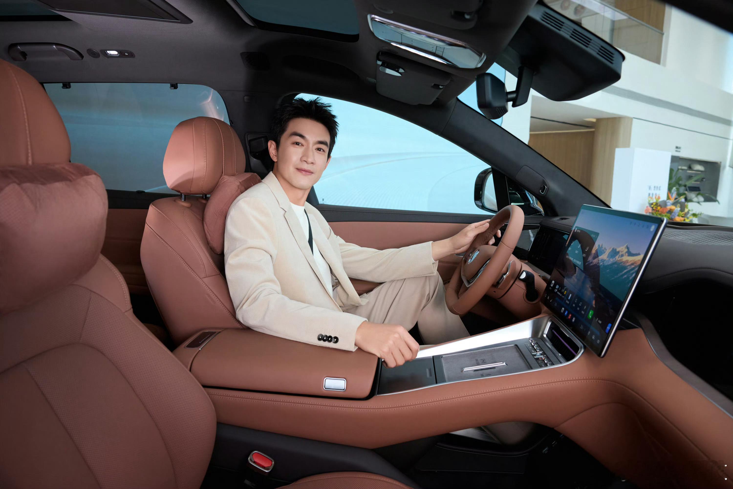 车圈新闻速报：优质大男孩，九亿少女的梦想——林更新代言腾势N8L了，帅哥配帅车?