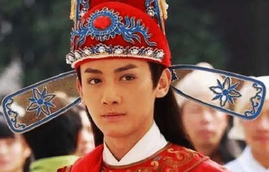 清朝年间，江南有个人做官到了尚书的位置。他很重视儿女教育。在他五十五岁这年，孙子