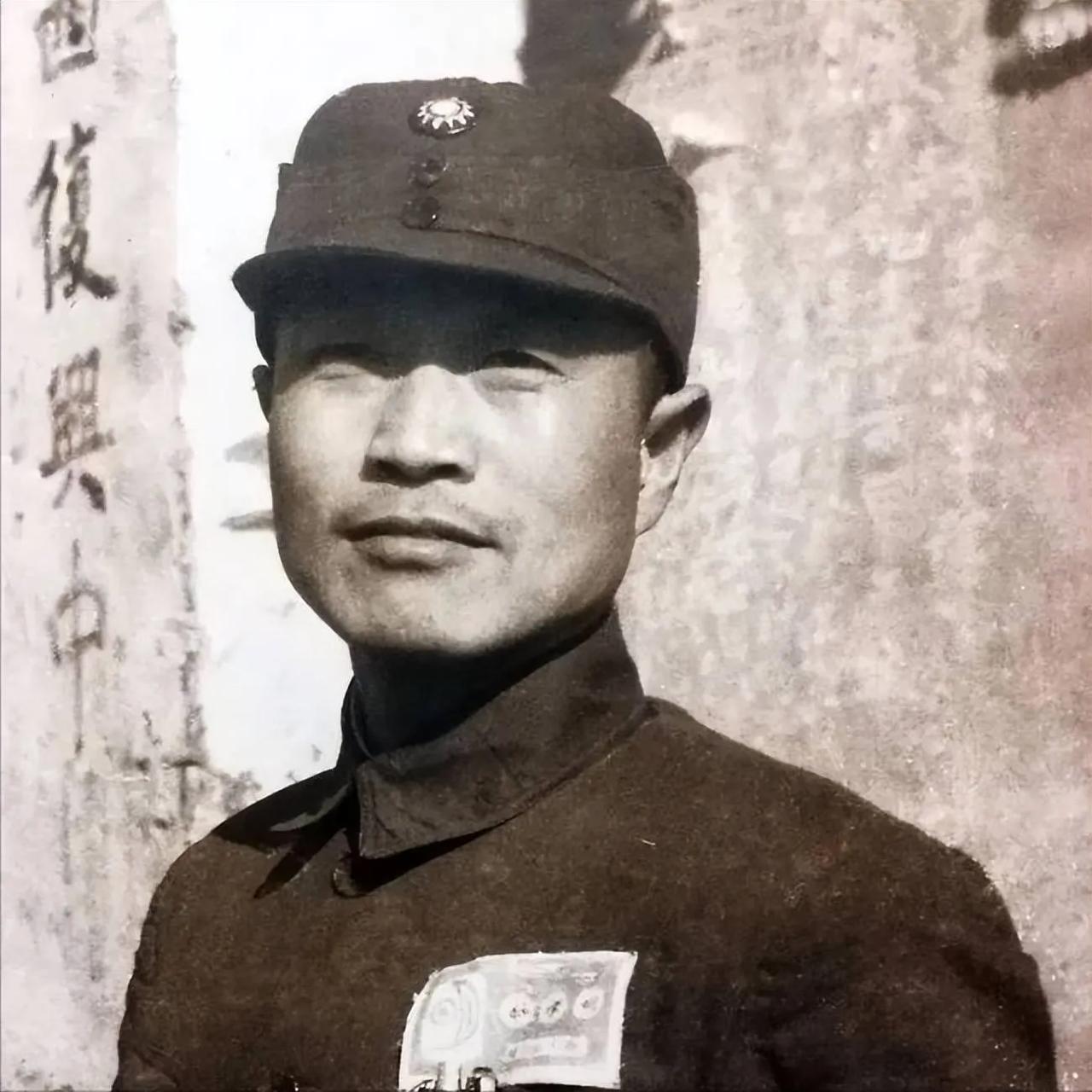 1938年的湘潭城里，一辆军统的车悄悄停在了第200师师部门外。下车的人是戴笠，