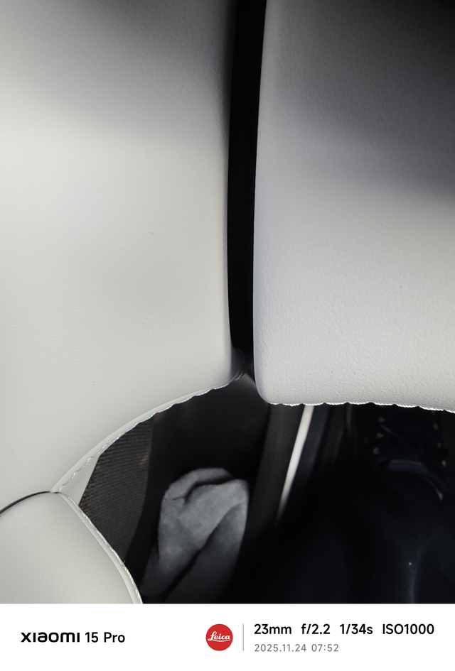 看看蔚来ES6的内饰做工拼装工艺其实刚拿到车就发现这个问题，现在有点忍不住要发