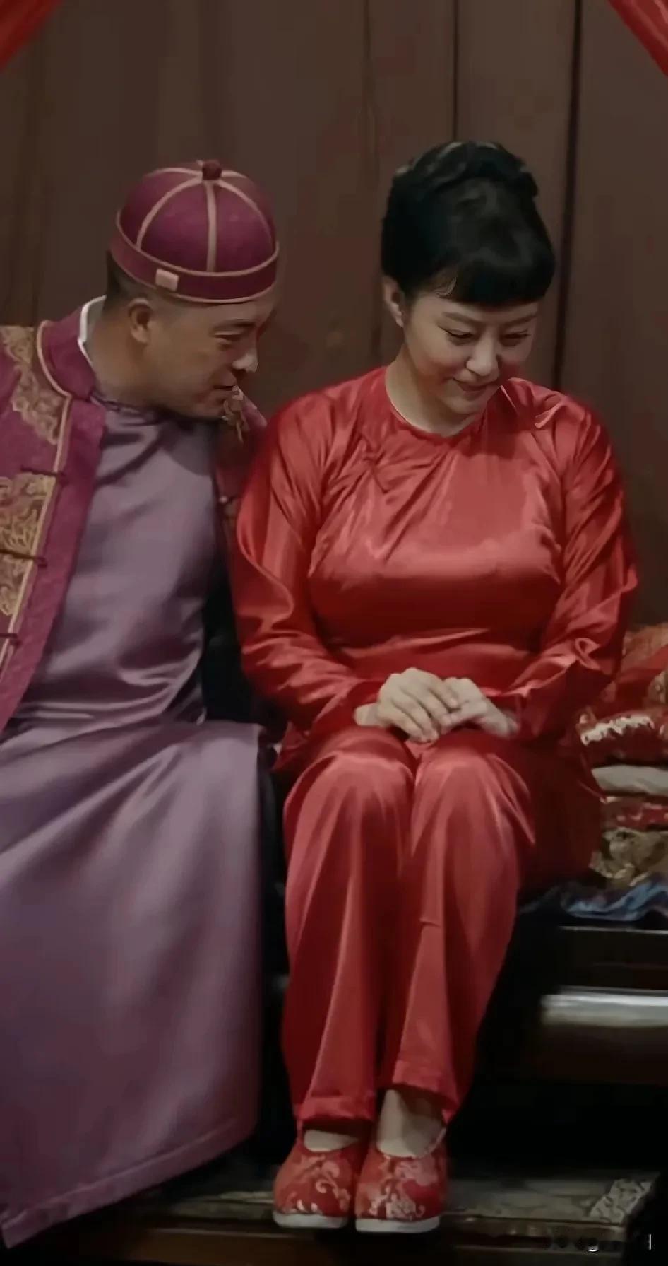 郝蕾就是一个全方位无死角的性感尤物，不同于如今盛行白幼瘦的审美，郝蕾的身材属于微