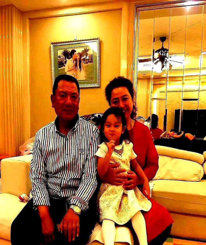 13岁女孩一句话堵死全网键盘侠，你根本想不到现在的小孩多锋利。看见有人骂她爸妈