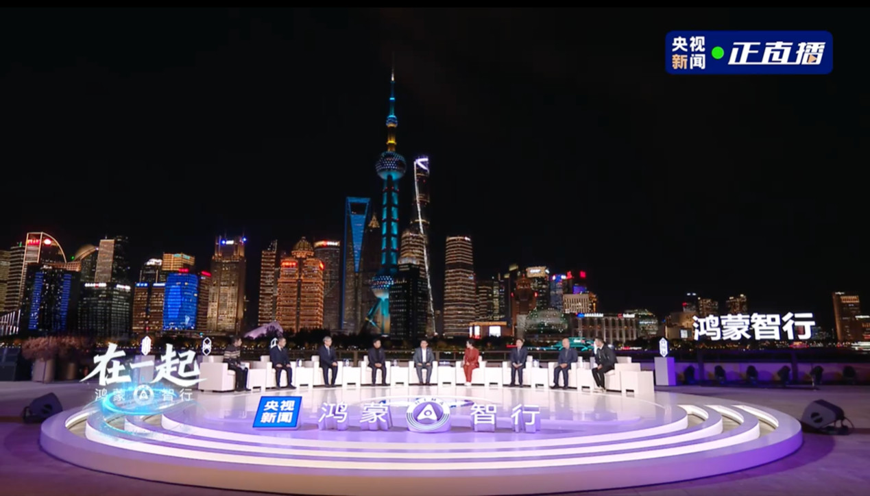 昨天的央视新闻直播给鸿蒙智行“包场”了，赛力斯董事长张兴海也来到了现场，问界四款