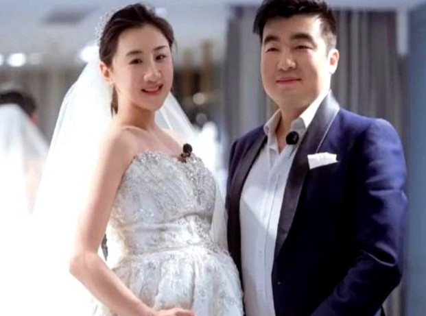 退亲吧！”2019年，30岁的奥运冠军何雯娜怀孕5个月，与38岁身家过亿的离异导