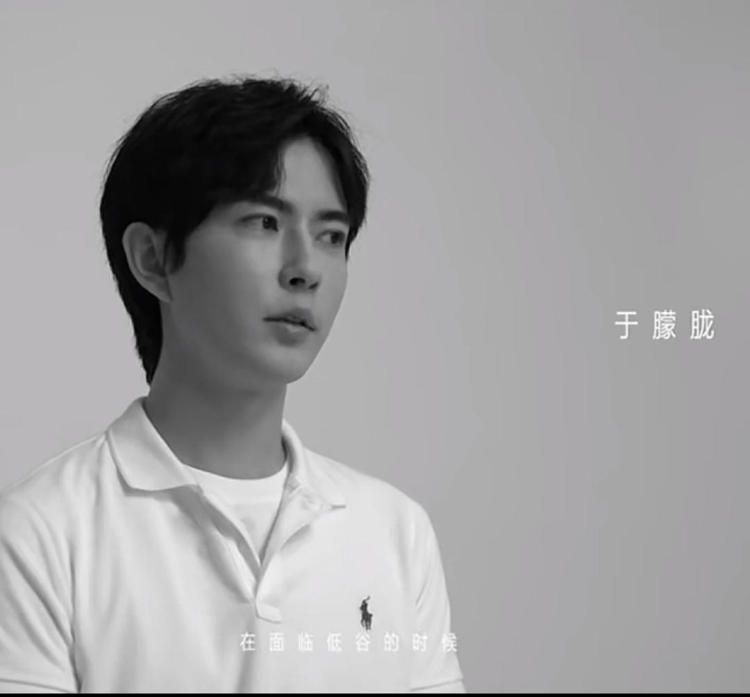 昨天还刷到于朦胧这段聊“低谷期”的采访，从他说的每句话里我们可以感觉到他陷入自我