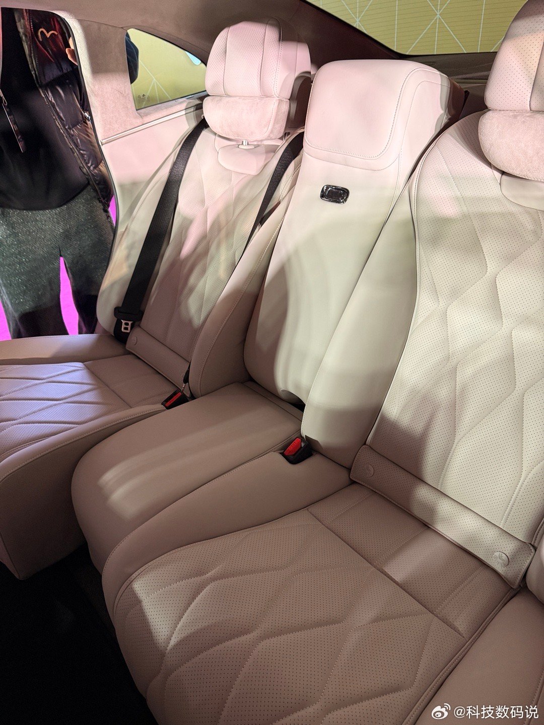 广汽昊铂A800，18.98万~29.98万最大的卖点肯定是上市既搭载的896线