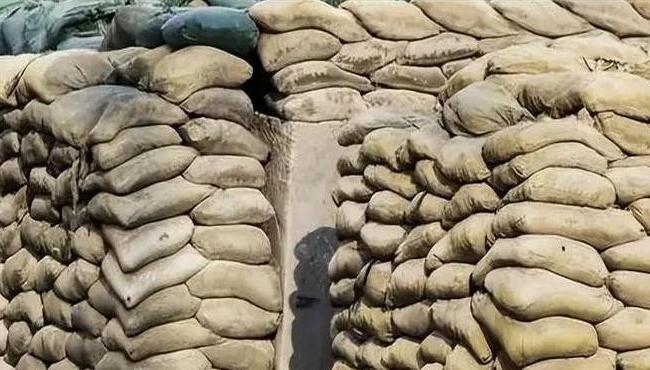 战场上的沙袋用来防子弹，真的有用吗？毫不夸张地说，就算给你一个满弹夹的重机枪，让