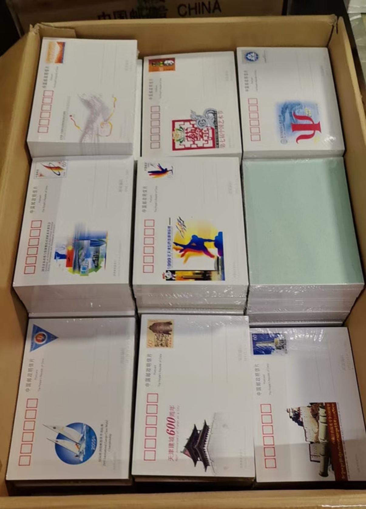 51去上海卢工，见了邮资明信片大佬。满柜子的邮资片，独树一家，每片只要几毛钱