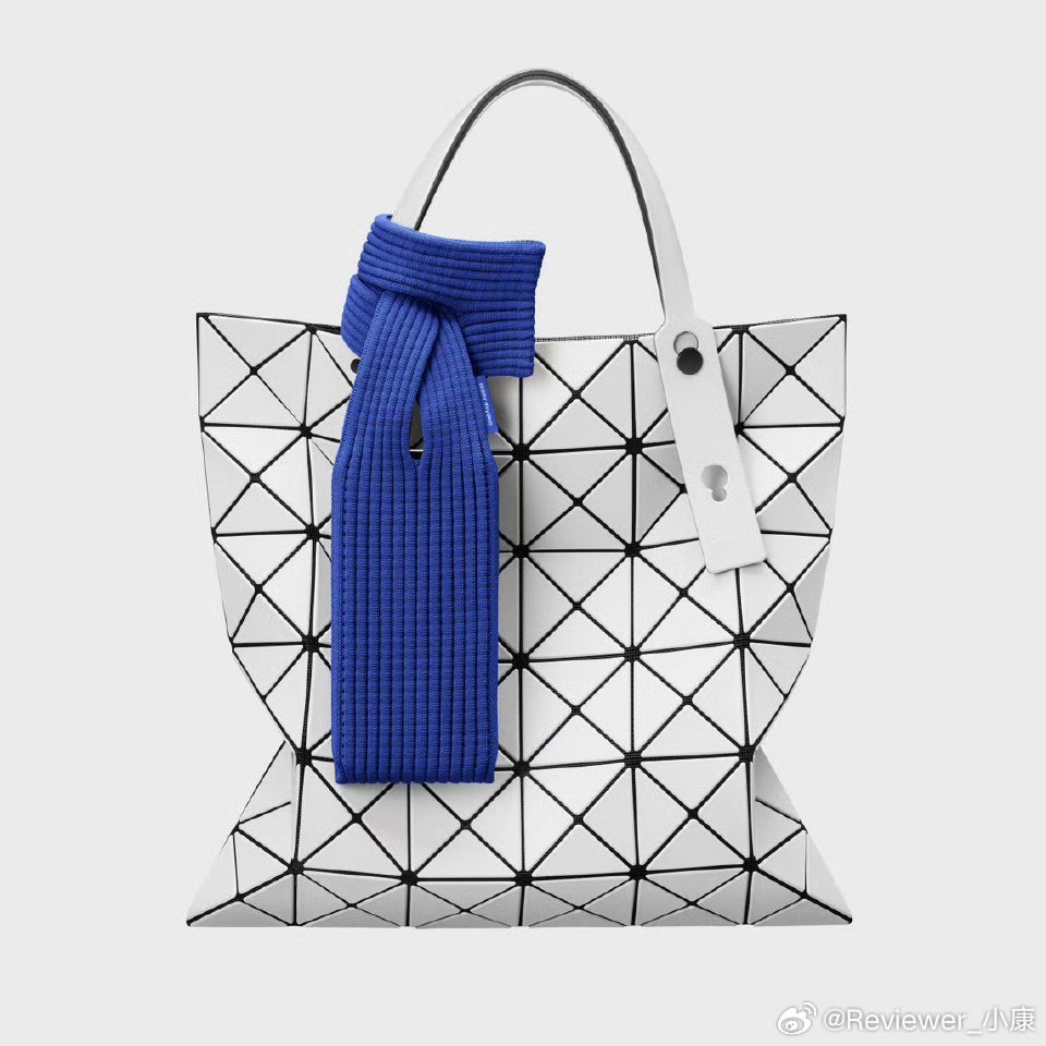 都在骂苹果割韭菜，实际上这是国产手机最羡慕的市场。能出这样无厘头的配件，又能卖高