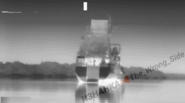 俄罗斯频道发布了昨天俄军使用遥控自爆无人艇在多瑙河河口袭击乌克兰海军（河军）“辛