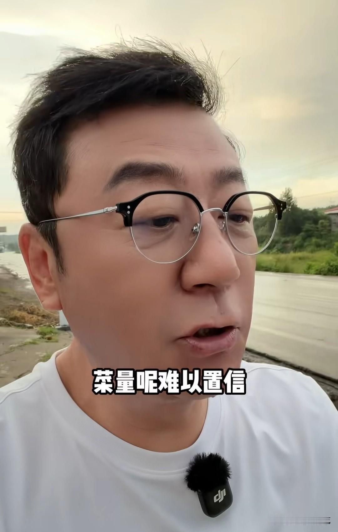 郭涛慕名来到邯郸一家人气饭店就餐，进店之后直接和老板娘沟通，一行7人想要点上几道