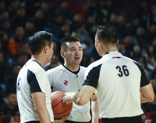篮协总决赛吹罚质量引质疑，本土裁判将执裁G5