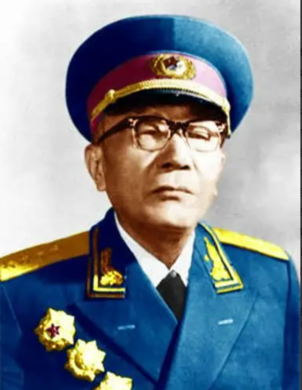 1980年，杨勇在京西宾馆请客吃饭，公款花费400元，这一看似小小的消费，却引发