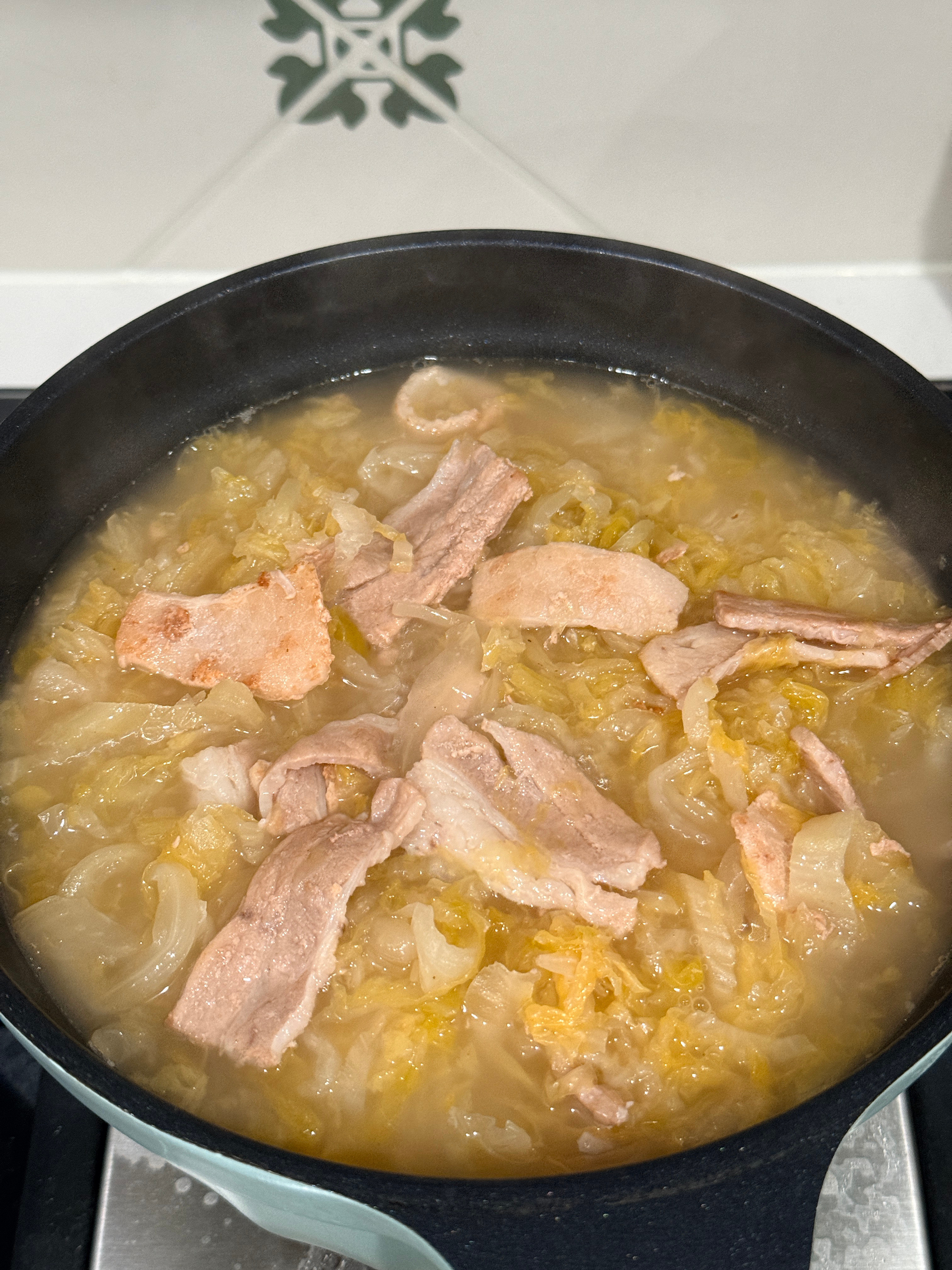 种族天赋！酸菜炖五花肉！来一碗吗？菜好香，屋子好臭😷减肥食谱美食分享