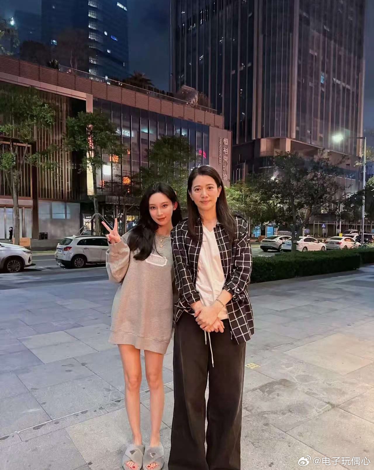 难怪说她是最美港姐，真的是百闻不如一见，颜值真的太高了吧！身材真的超级棒，真的又