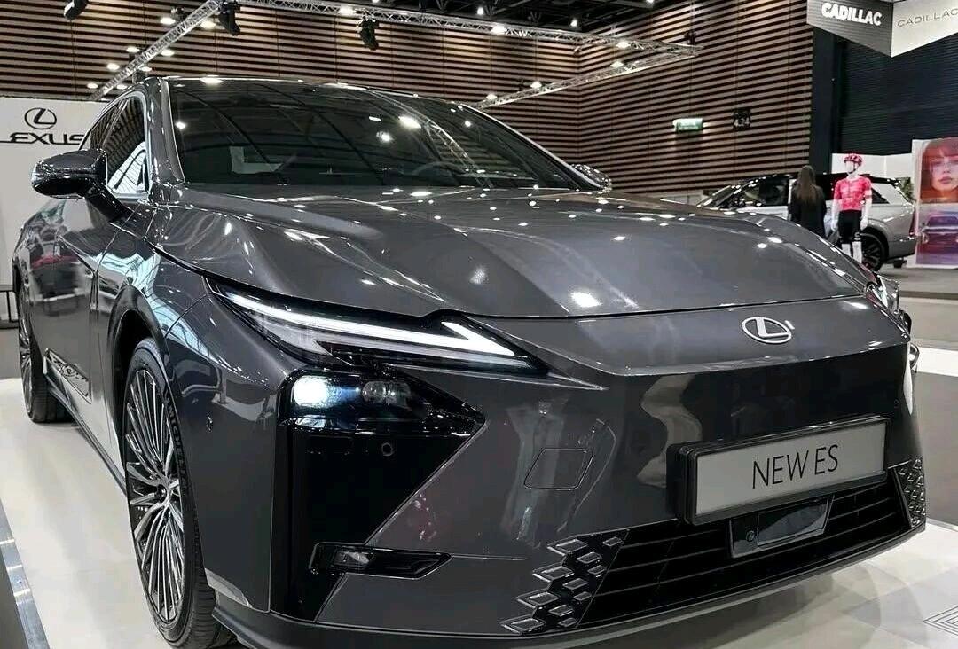 帅是帅，但2026年的雷克萨斯ES还敢认吗？当“移动茶室”变成“未来战甲”，老车
