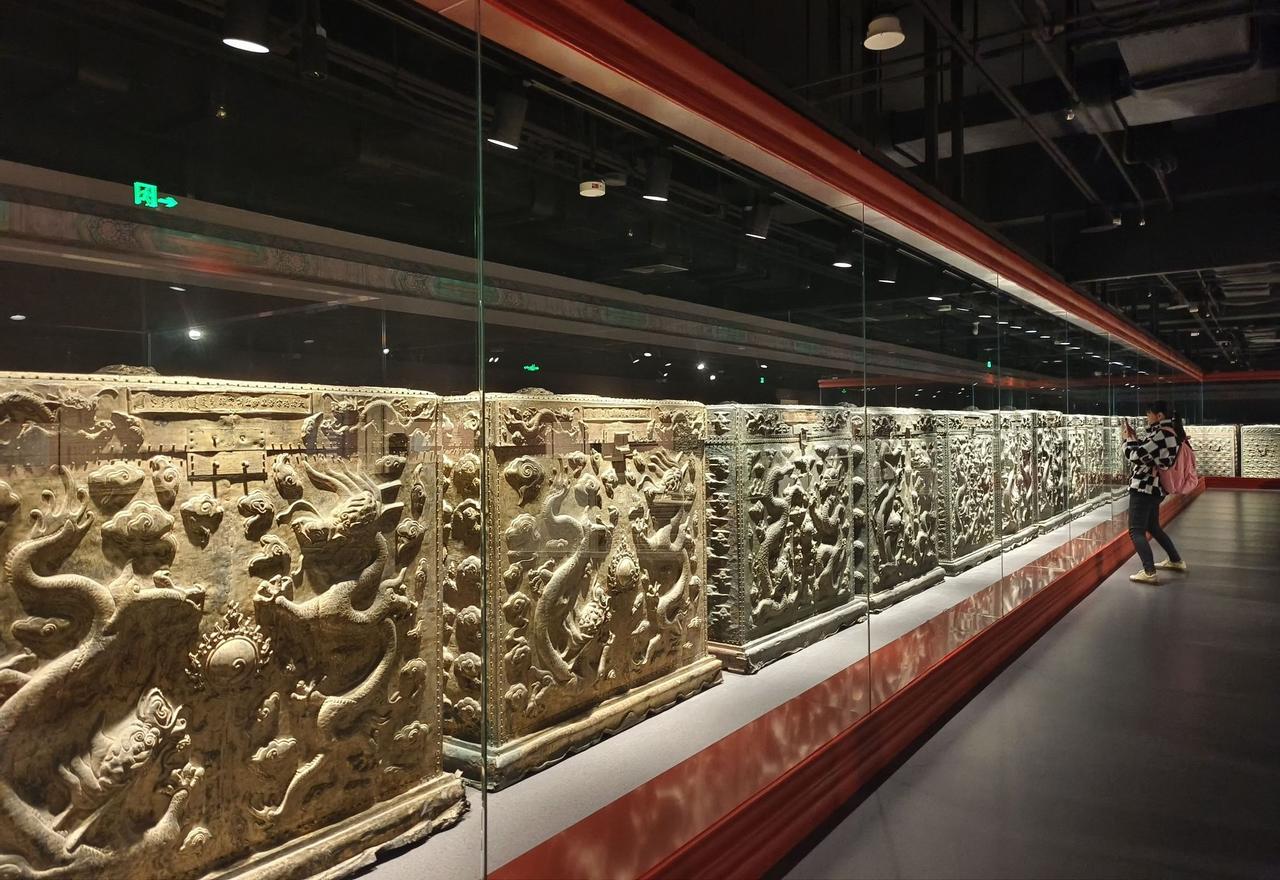 现在，经常使用金柜存放重要的物品，而在古代，收藏重要文献或贵重物品的柜子叫“金匮