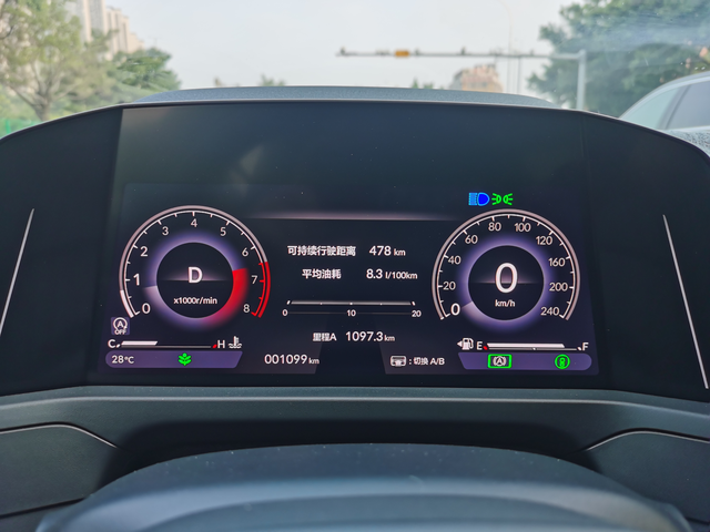 今天开车时，发现大灯自动打开，而且不能关闭