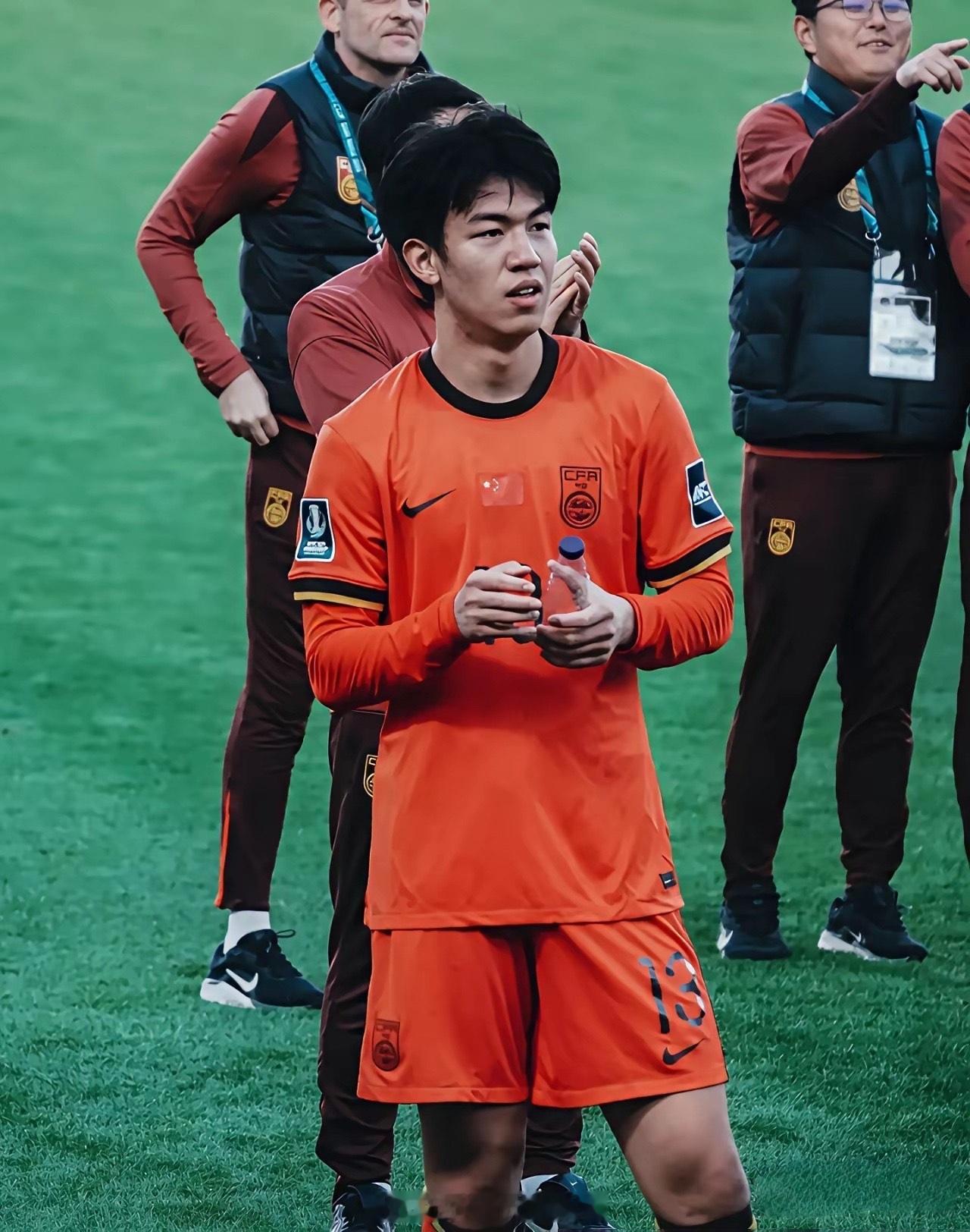 队危，请速归！没有想到，此前在中甲踢球的王博豪去了欧洲留洋，还是球队的真大腿，王