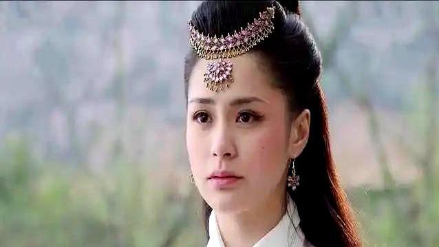 编剧汪海林往酒杯里一靠：现在的导演快被投资人的亲戚逼疯了。十多年前，山西煤