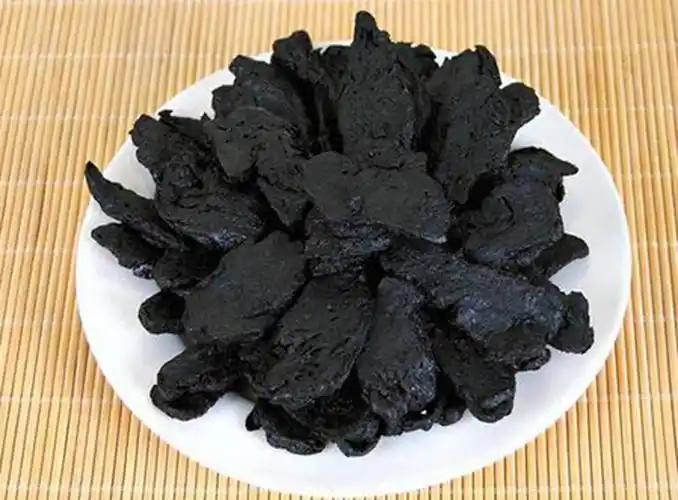 讲讲这中药熟地的功用这个熟地，甘温的，它专门补益精血，酒制的可以防其腻，有通