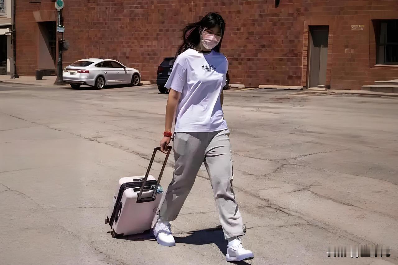 放心！李月汝不缺下家。李月汝是个老实孩子，不到万不得已不会主动申请离队。