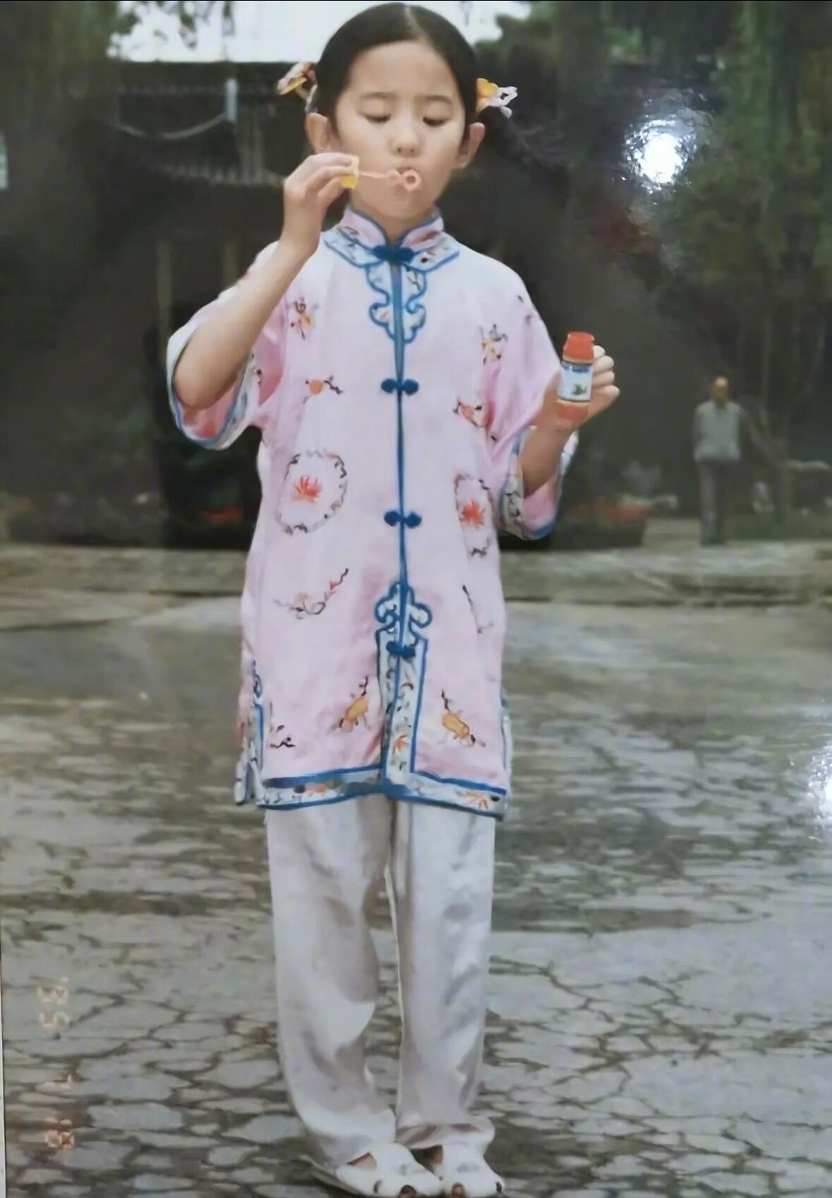 刘亦菲成长照，从小美到大