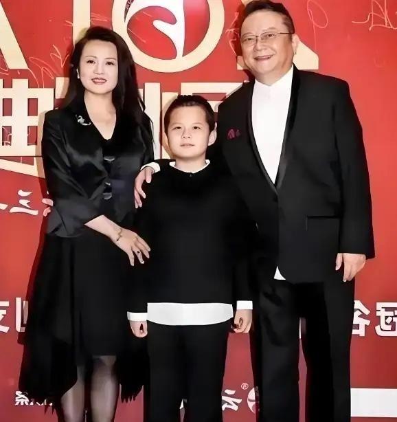 1997年，王刚花200万送女儿出国留学，没想到她却要嫁给老外，王刚极力反对，不