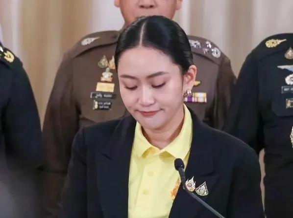 洪森赌赢了，佩通坦接受判决，不到24小时中方出手，送泰国一句话 2025年7