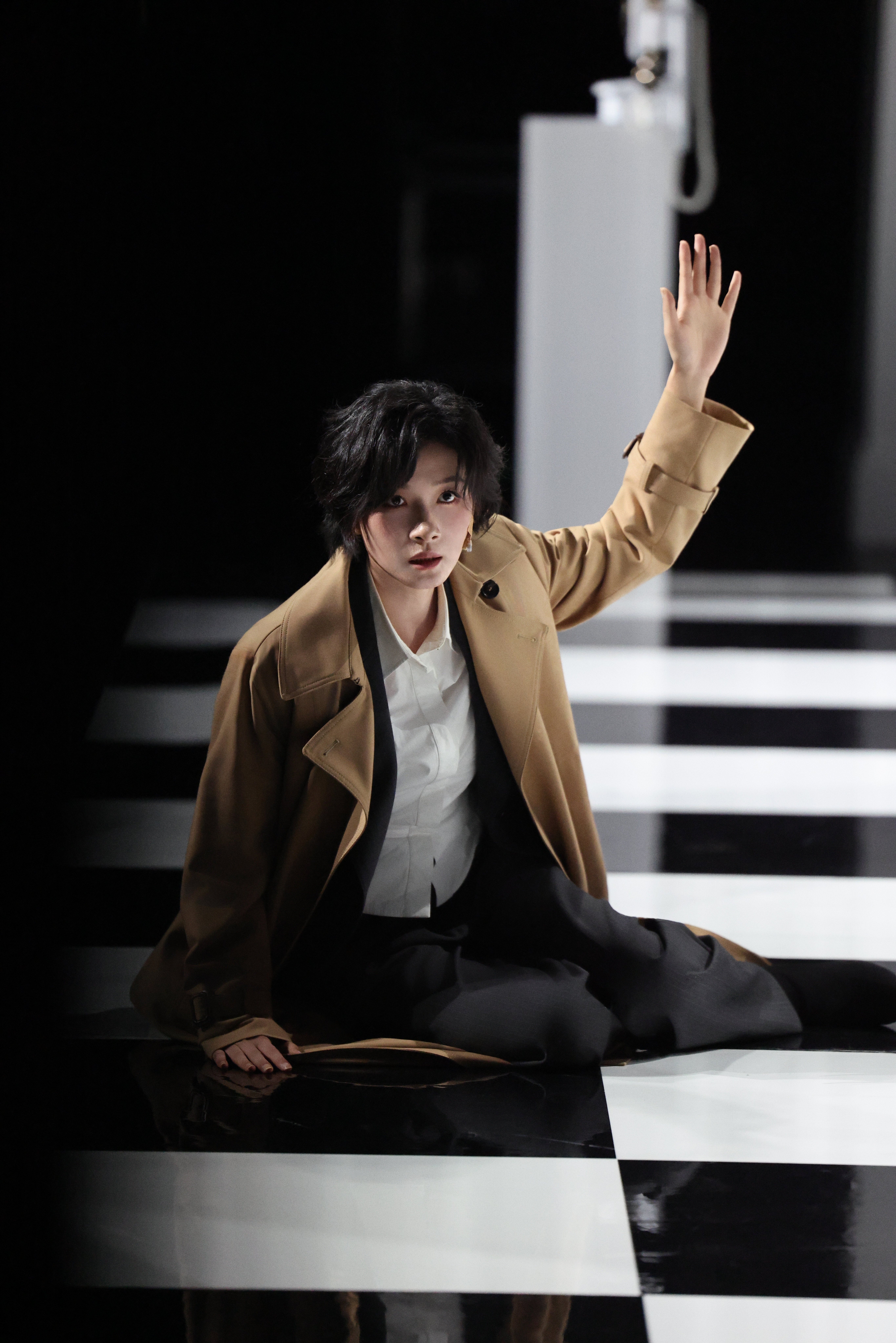 万茜｜万茜的幕间漫游记｜万茜icy从《你好，疯子！》的极致分裂，到《你好