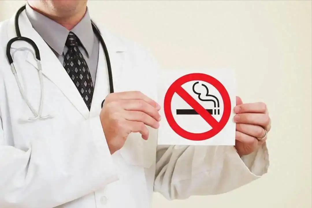 再不戒烟就不给你开药河南一个70岁的大爷，感觉身体疼痛，跑去医院检查，医生检查