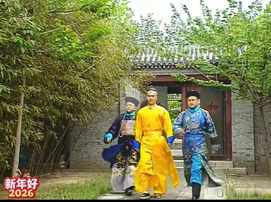 这个电视剧越看越不对劲啊，这导演太没有历史常识了。这宰相刘罗锅在镜头里面，这是乾