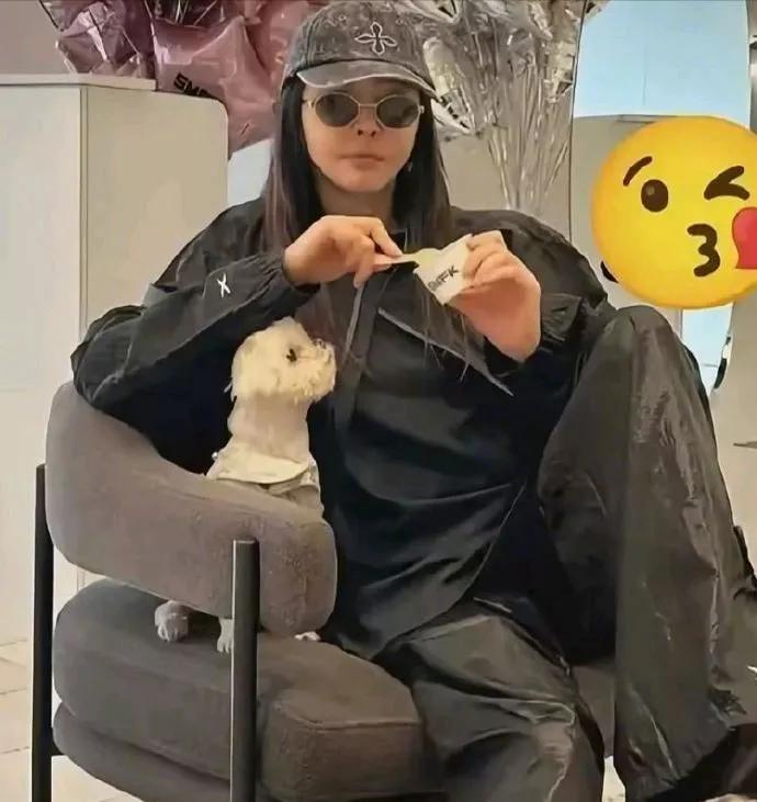这才是王祖贤最真实的样子！58岁王祖贤，在现实生活中被网友发现。一句认不出这