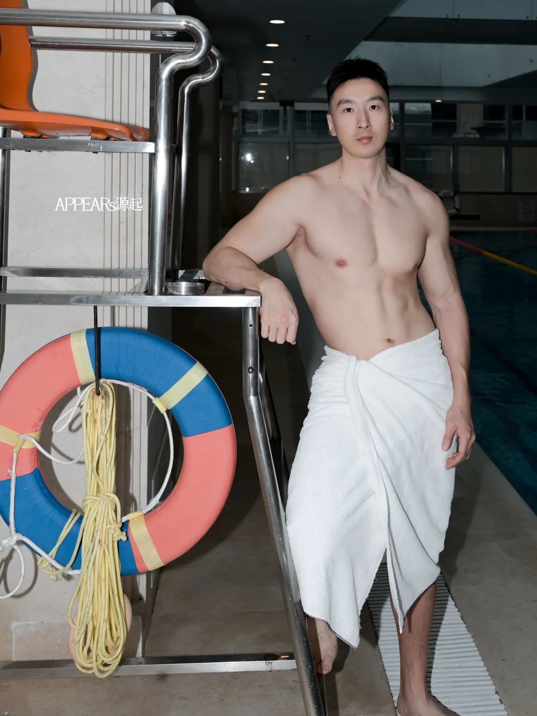 請問哪可以請到這種游泳教練？！？😍