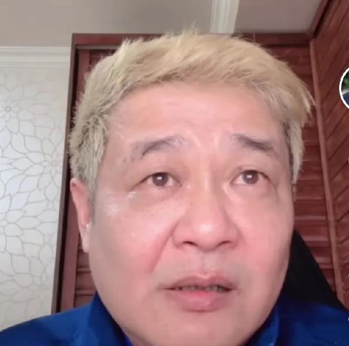 奇文共赏与异议相析不知从何时起，八万人体育场的草坪里出了一批“知名”的球