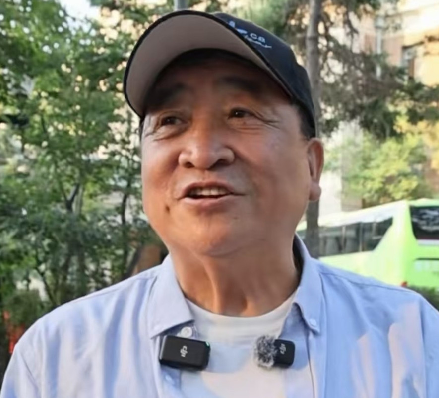 相声演员姜昆到吉林长春避暑来了。他称自己第一次来吉林已是五十多年前的事了，他生于